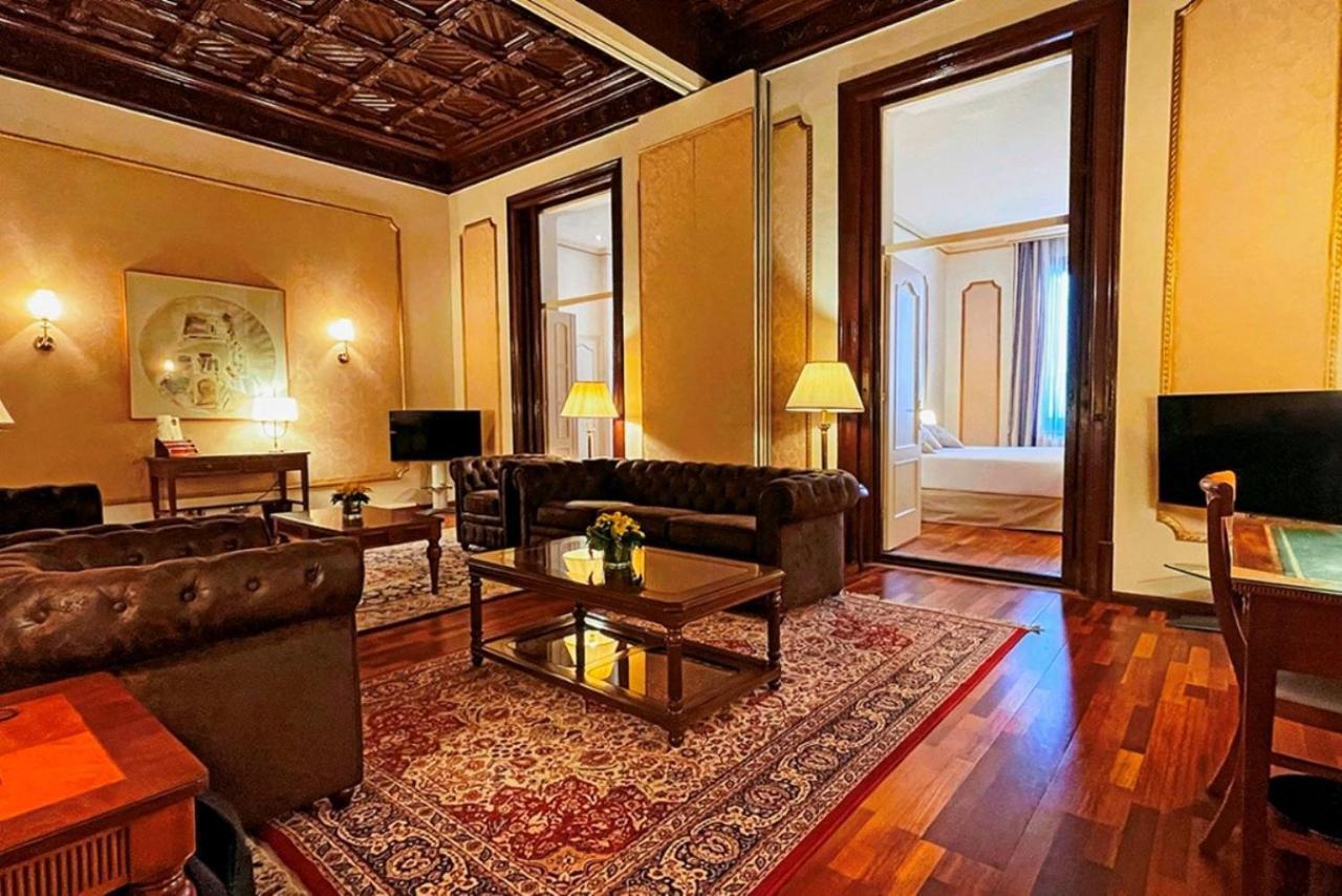 Roger De Lluria Hotel